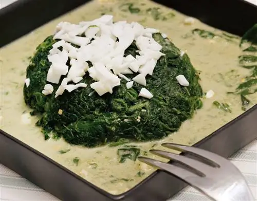 шпинат с яйцом