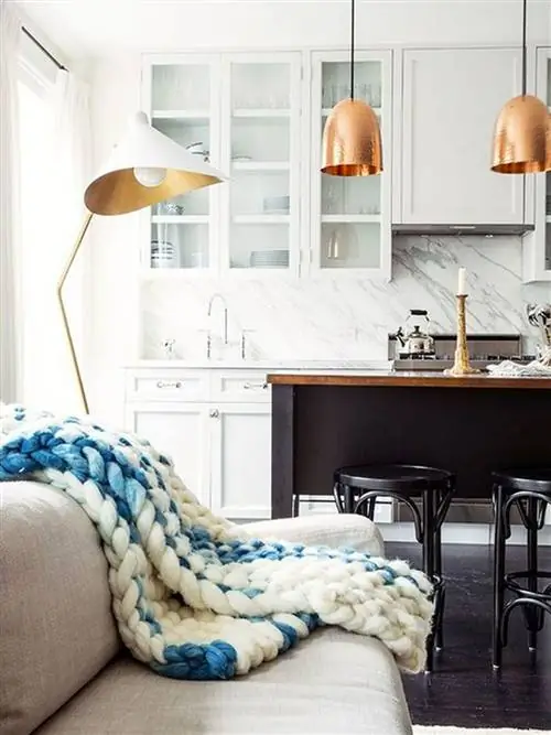 двухцветное одеяло гладью xxl, связанное вручную или на круговых спицах