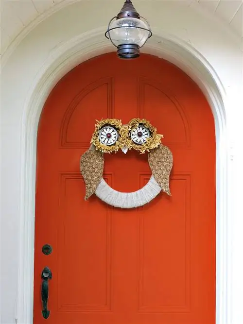Хэллоуин украсьте дверь венком из совы