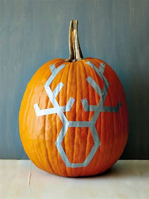 хэллоуин украшаем тыкву клейкой лентой голова северного оленя