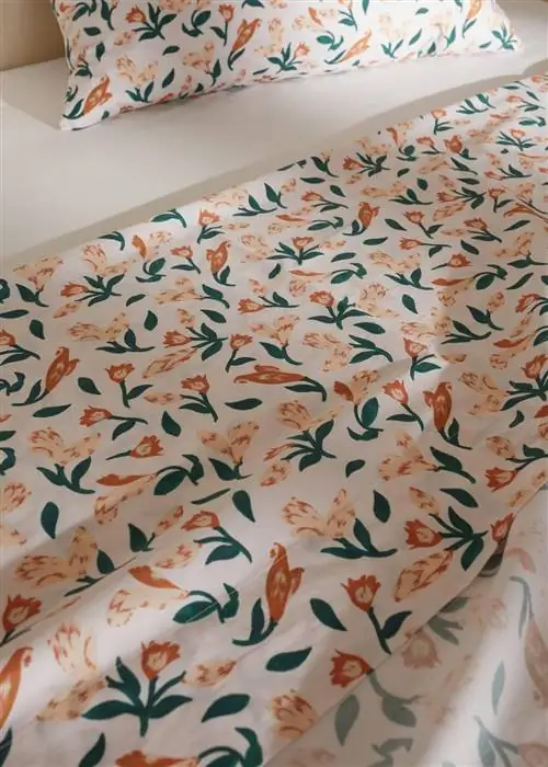 Лист с цветочным принтом