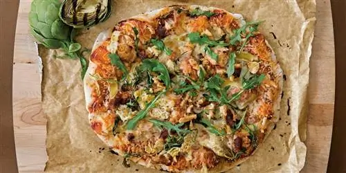 Блюдо дня: Пицца с артишоками, курицей и рукколой