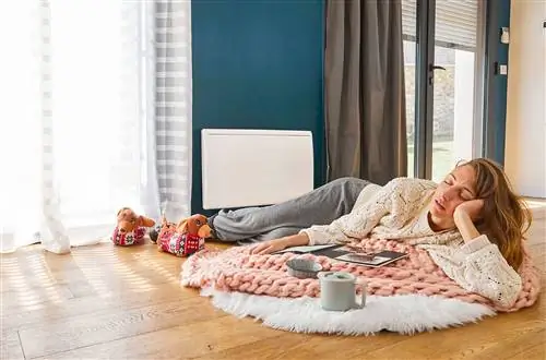 женщина дремлет