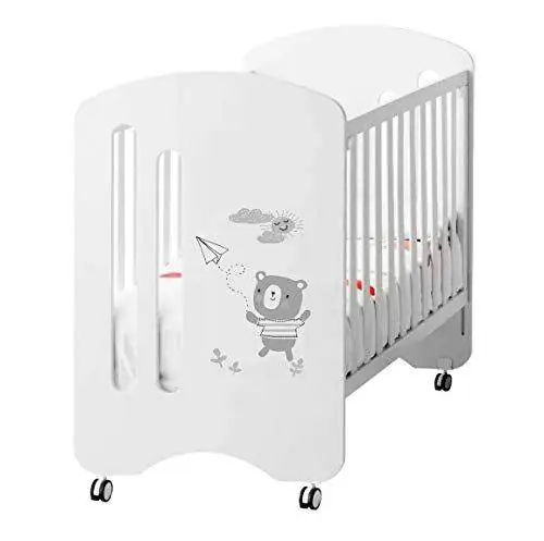 Детская кроватка с бортиком