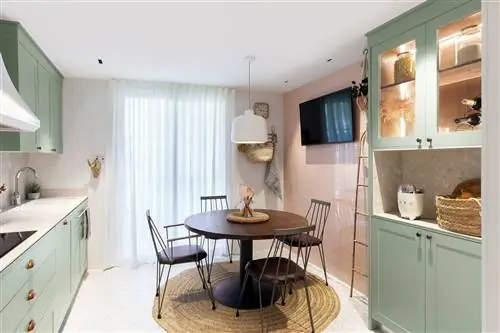 Кухня в прованском стиле с кабинетом