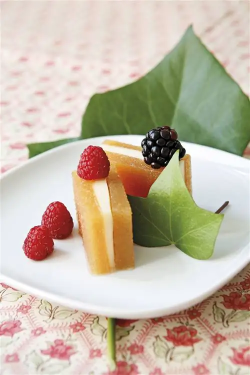 бутерброды с айвой и сыром