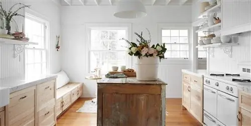 Яркая кухня в деревенском стиле