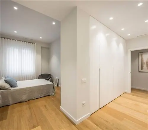 спальня со встроенной гардеробной