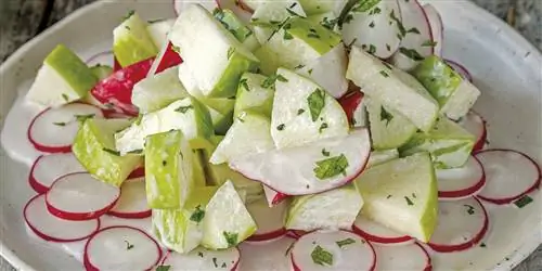 Блюдо дня: Салат из редиски и кислых яблок