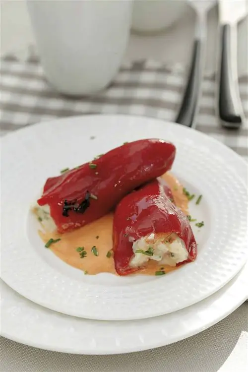 Перец пикильо, фаршированный треской