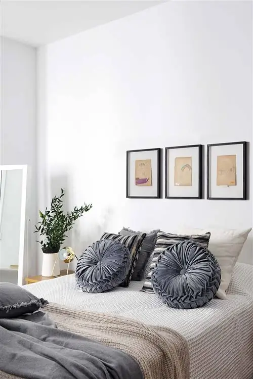 квартира в мадриде экзотическая спальня в бело-серых тонах