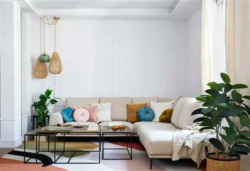 экзотическая квартира в мадриде гостиная с угловым диваном