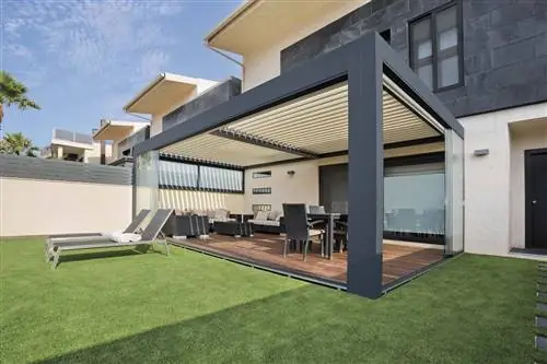 застекленная веранда с перголой и выдвижным навесом