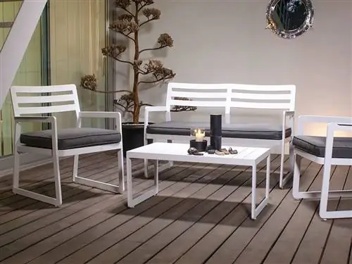 веранда с деревянным полом