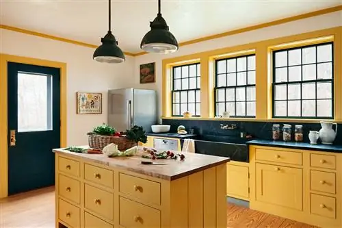 деревенская кухня с центральным островом