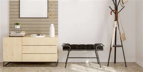 Как украсить прихожую небольшого дома