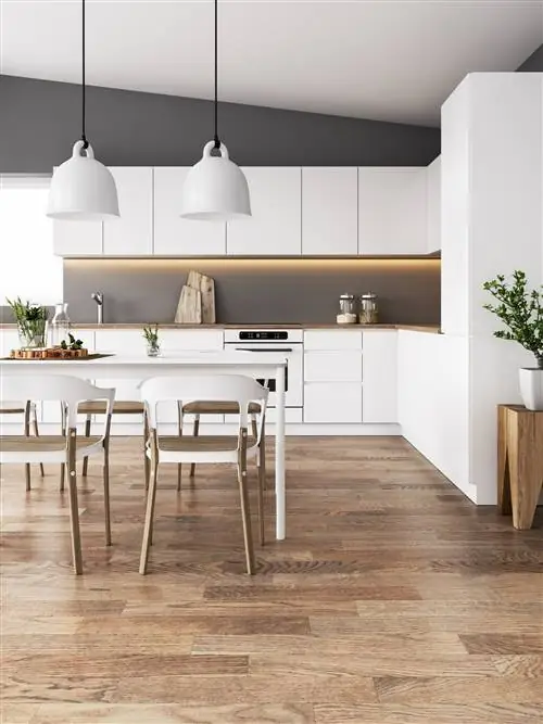 современная кухня с обеденной зоной