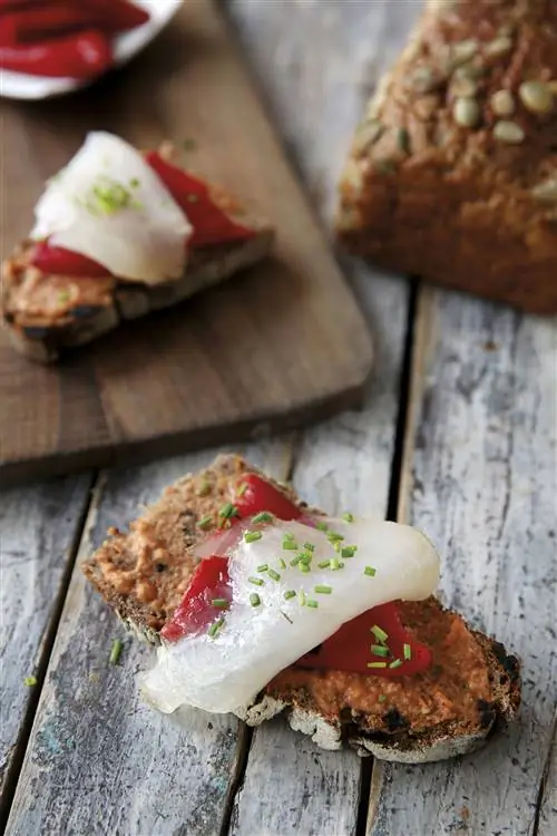 гренки из ржаного хлеба с перцем и треской