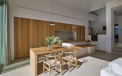 открытая кухня с центральным островом и кабинетом открытая кухня с центральным островом и кабинетом
