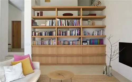 деревянный книжный шкаф в гостиной деревянный книжный шкаф в гостиной