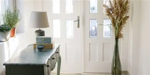 Как стильно украсить вход в дом