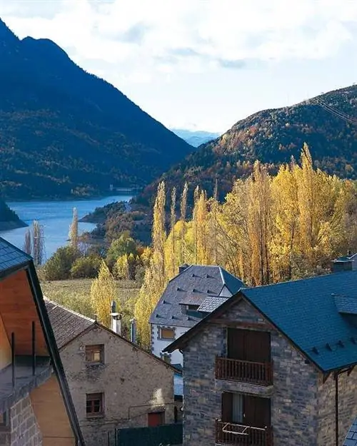 Горный рельеф, Окно, Нагорье, Дом, Крыша, Здание, Горный хребет, Гора, Холм, Главная,