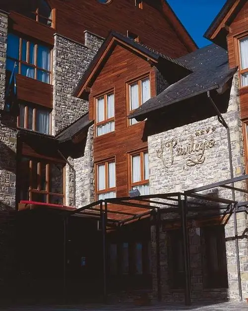 Окно, Имущество, Фасад, Соседство, Здание, Недвижимость, Жилой район, Дом, Главная, Светильник,