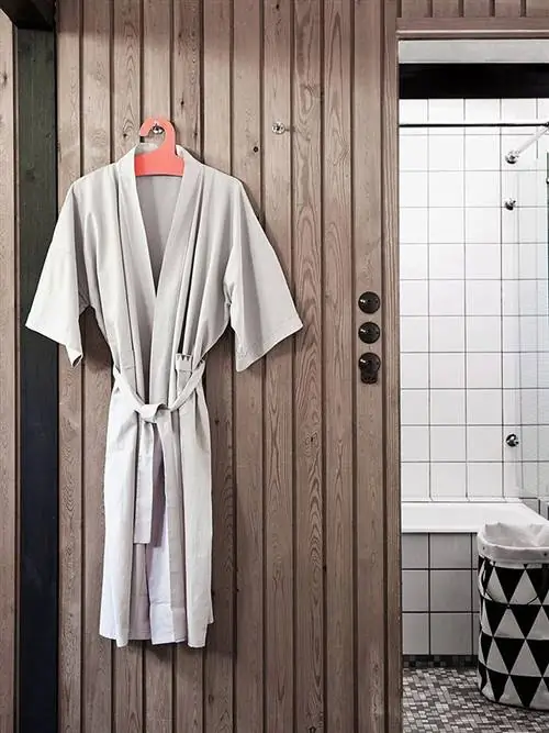 Рукав, Воротник, Вешалка для одежды, Узор, Крепление, Дверь, Плитка, Домашняя дверь, Костюм, Модный дизайн,