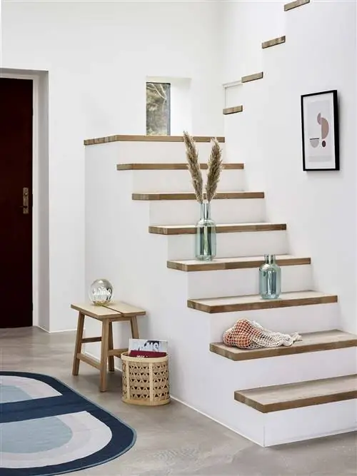 чистить лестницу