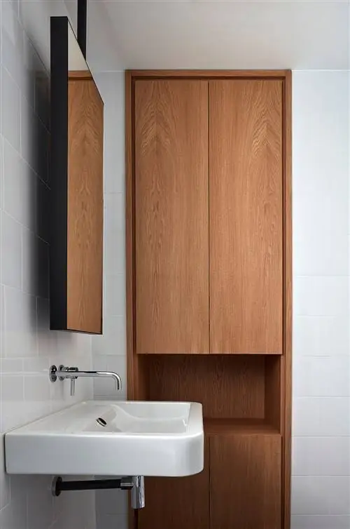 Ванная, Комната, Недвижимость, Шкафчик для ванной, Раковина, Аксессуары для ванной, Кран, Сантехника, Стена, Дерево,