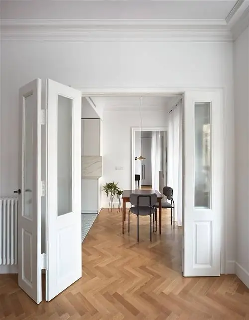 Комната, Этаж, Недвижимость, Мебель, Дизайн интерьера, Здание, Деревянный настил, Дверь, Дом, Лиственная древесина,