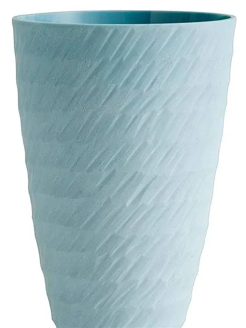 ваза из синего стекла