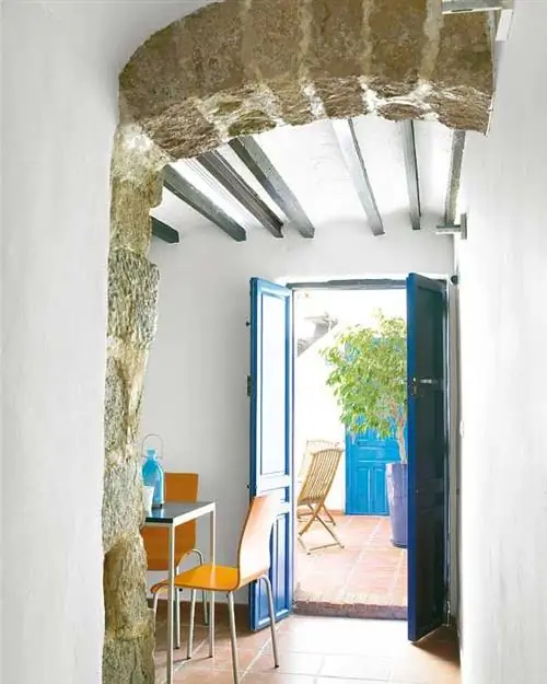 Дизайн интерьера, Пол, Потолок, Стена, Настил, Комната, Стул, Недвижимость, Светильник, Дверь,