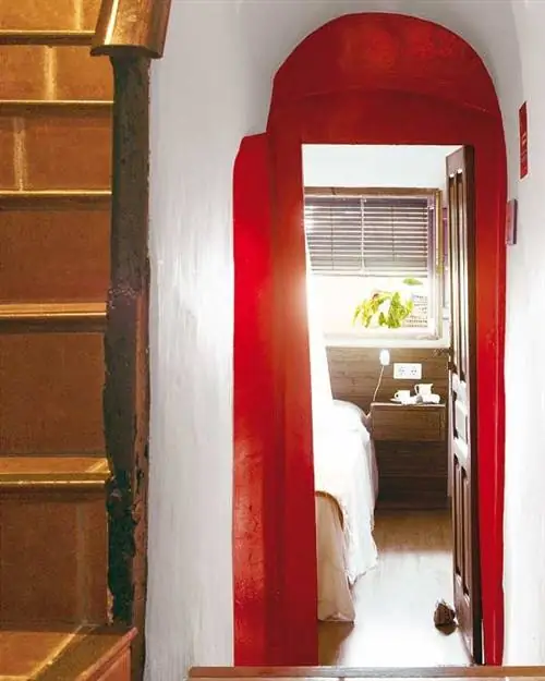 Недвижимость, Комната, Кровать, Дизайн интерьера, Стена, Светильник, Морилка, Постельное белье, Спальня, Арка,