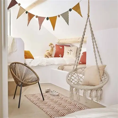 детская спальня с подвесным креслом