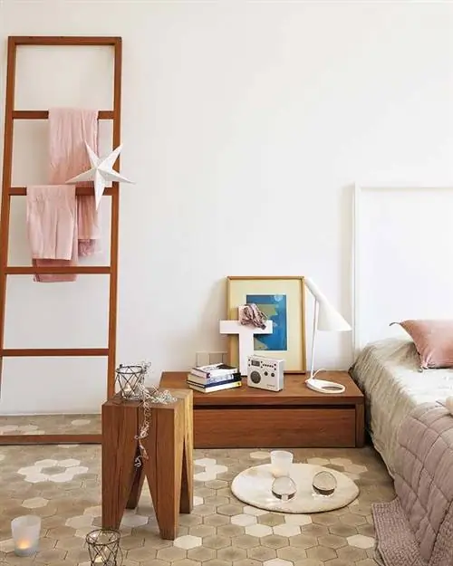 Дерево, Комната, Стена, Аксессуары для дома, Дизайн интерьера, Подушка, Рамка для фото, Белье, Натюрморт фотография, Гостиная,