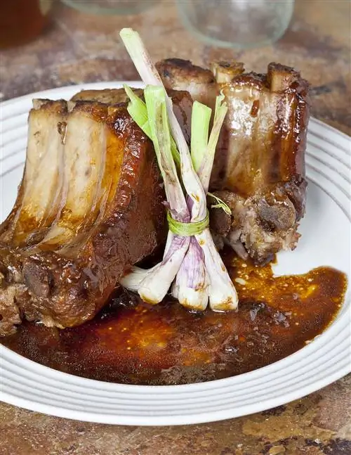 ребрышки с темным пивом и медом