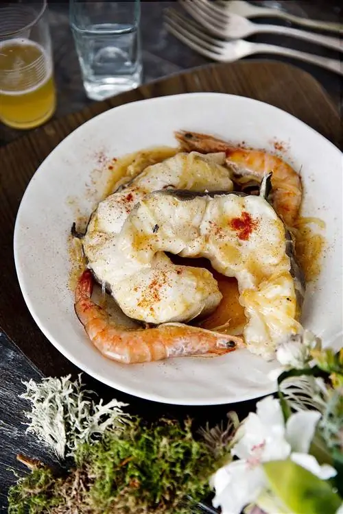 морской угорь с креветками в пиве