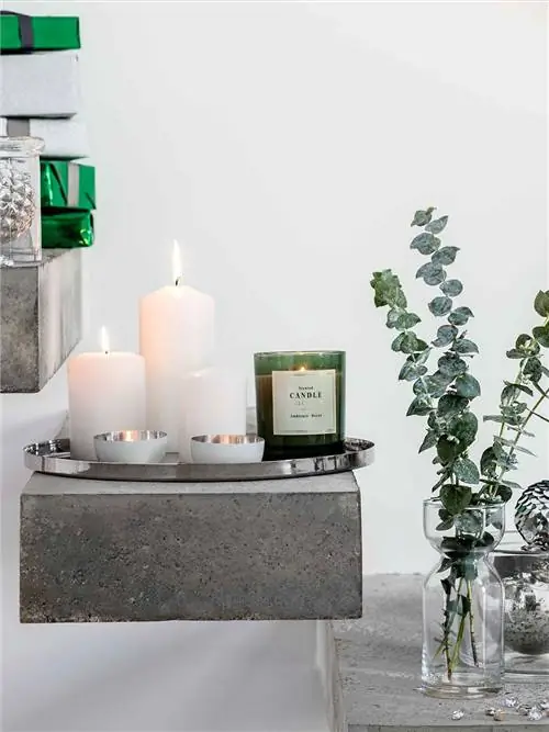 свечи и растения в ванной