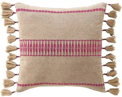 Стол для завтрака в саду