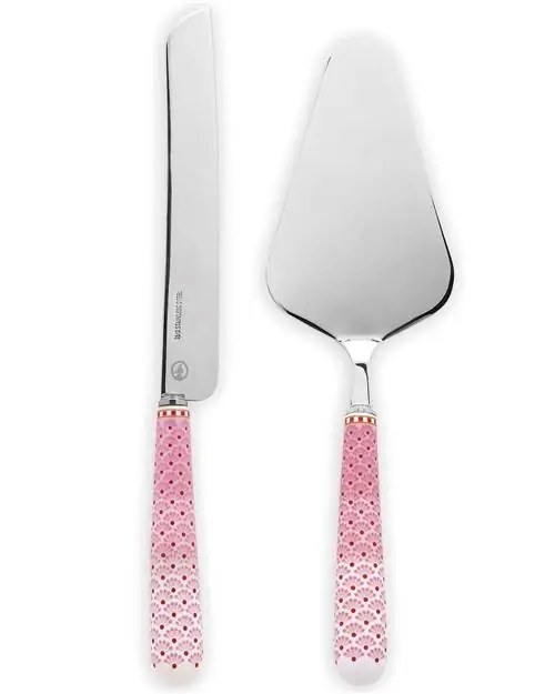 Стол для завтрака в саду