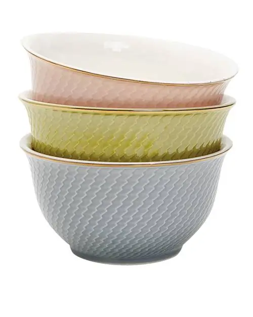 Стол для завтрака в саду