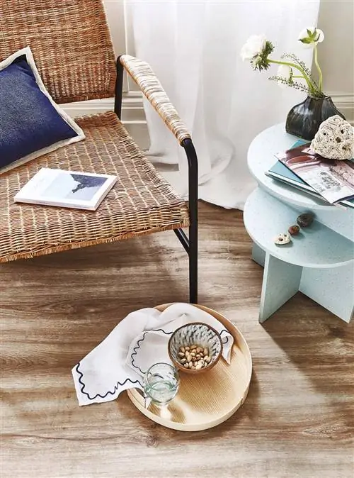 уголок для чтения со стулом из волокна