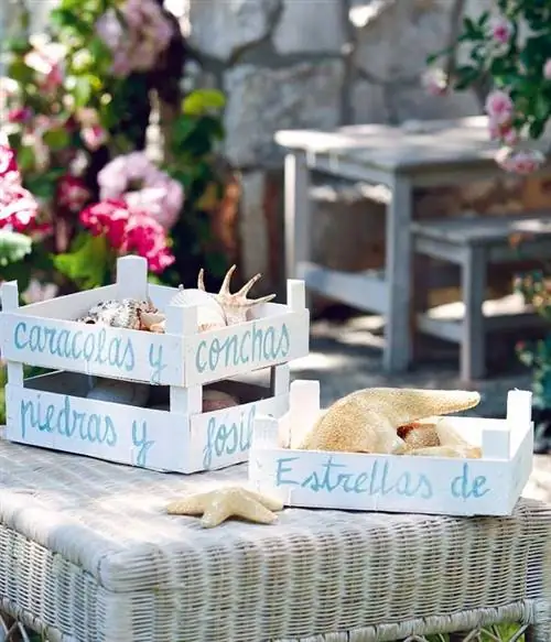 коробки, расписанные ракушками и морскими звездами