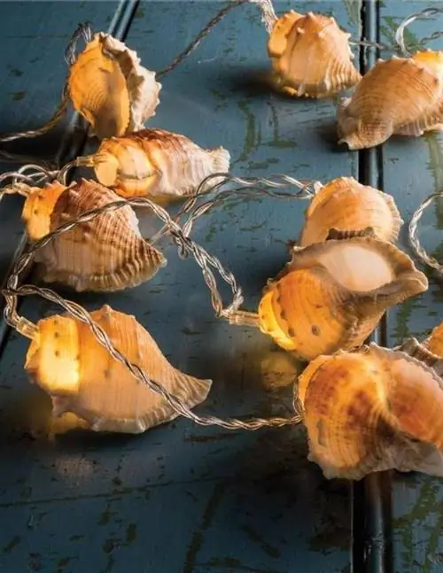 гирлянда из огней с ракушками