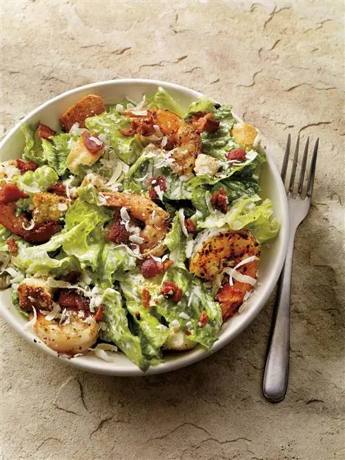 салат цезарь с креветками