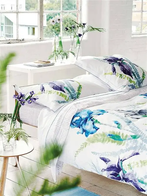 Окно, Дизайн интерьера, Комната, Постельное белье, Простыня, Постельные принадлежности, Кровать, Спальня, Дом, Лаванда,