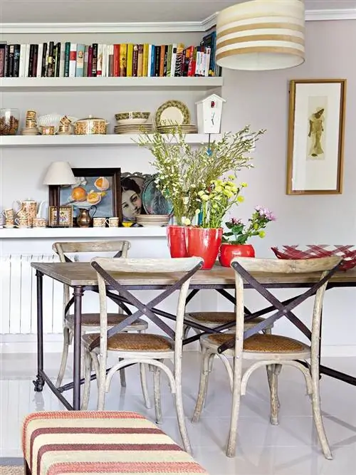 Мебель, Комната, Таблица, Столовая, Дизайн интерьера, Главная, Стул, Полка, Здание, Виндзорский стул,