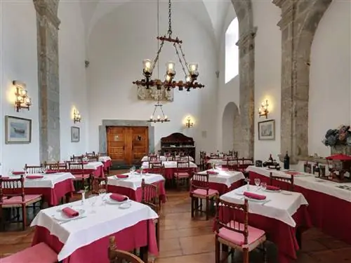 Ресторан, Комната, Здание, Дизайн интерьера, Мебель, Бизнес, Столовая, Стол, Организация,