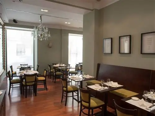 Комната, Дизайн интерьера, Ресторан, Здание, Мебель, Стол, Столовая, Потолок, Кухня и обеденный стол, Этаж,